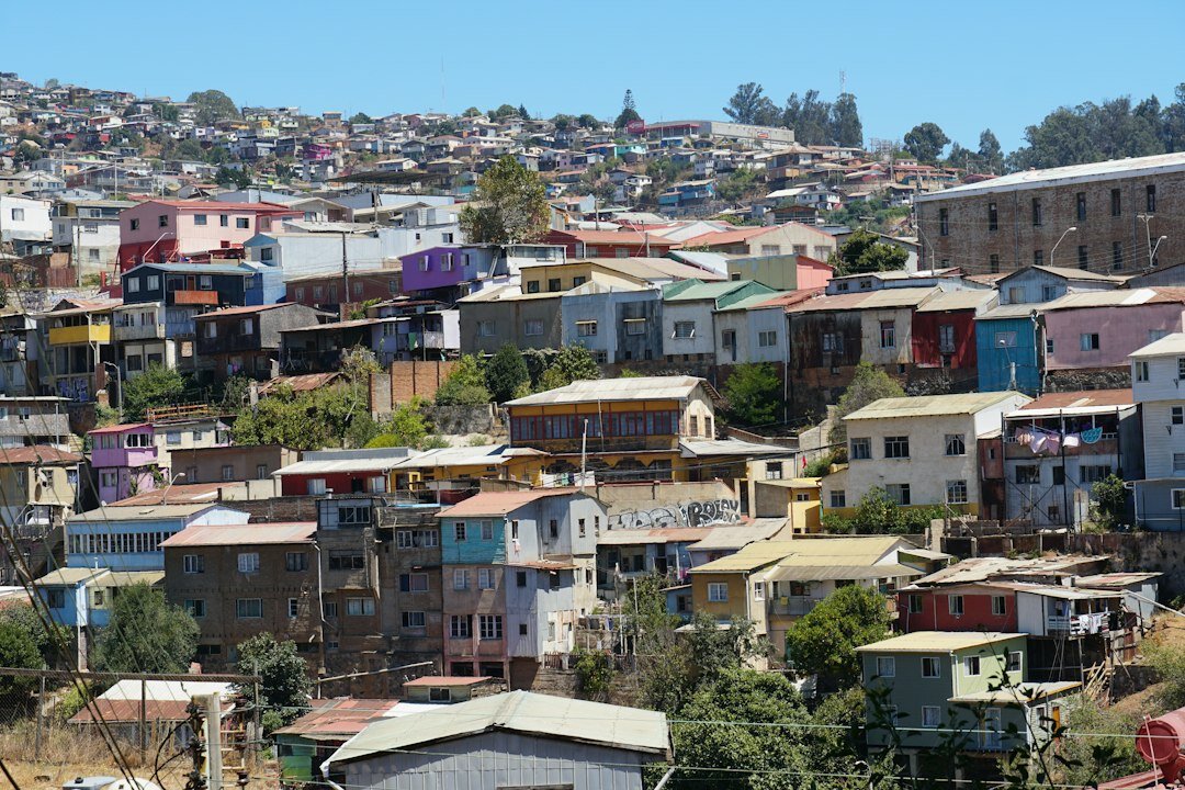 valparaiso hillside houses